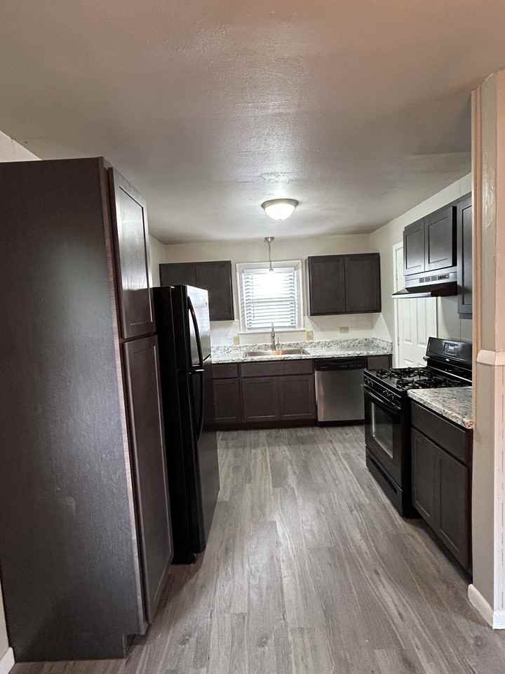 3228 Nw 34th St #1 - Photo 6 of 13