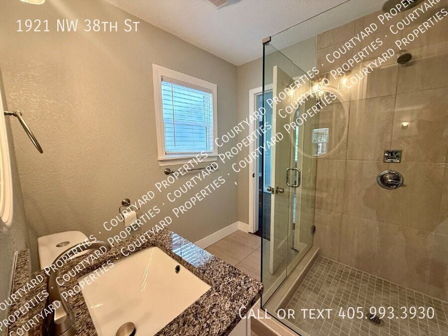 1921 Nw 38th St - Photo 4 of 27