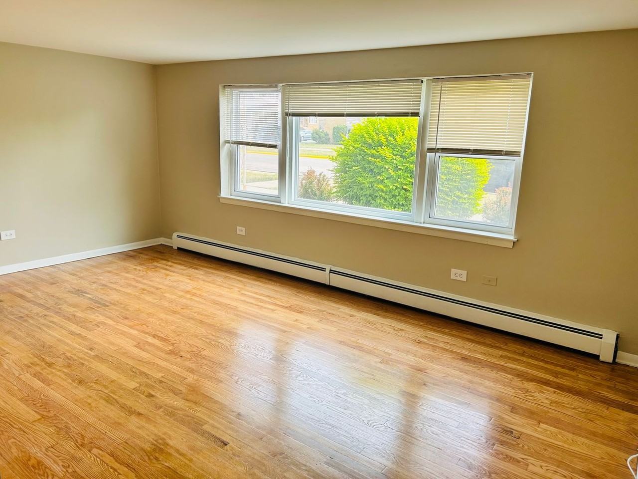 3146 Ridgeland Ave #1E - Photo 2 of 7