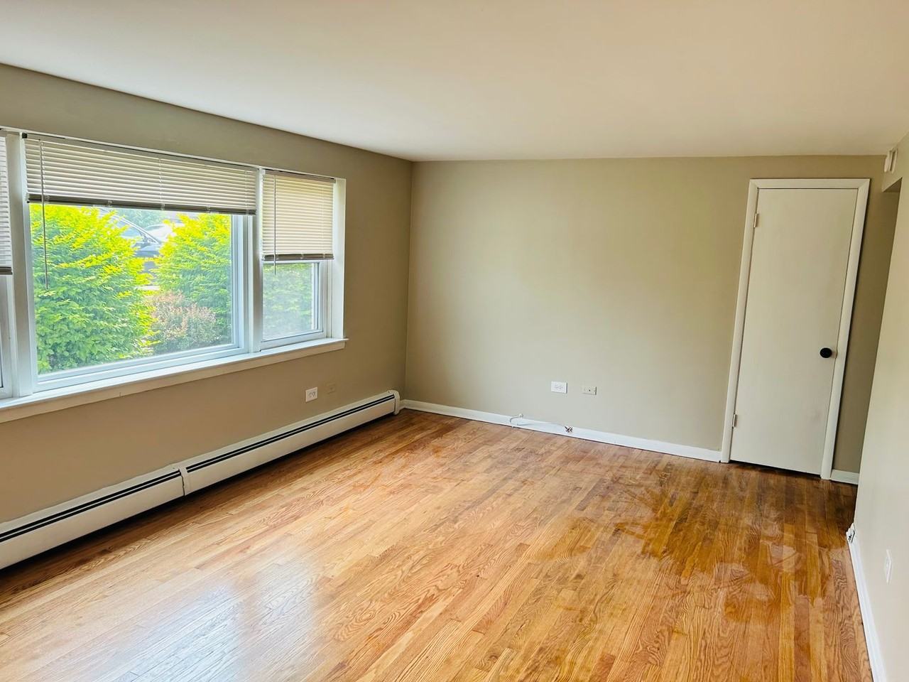 3146 Ridgeland Ave #1E - Photo 3 of 7