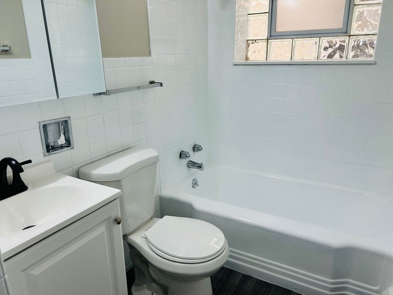 3146 Ridgeland Ave #1E - Photo 7 of 7