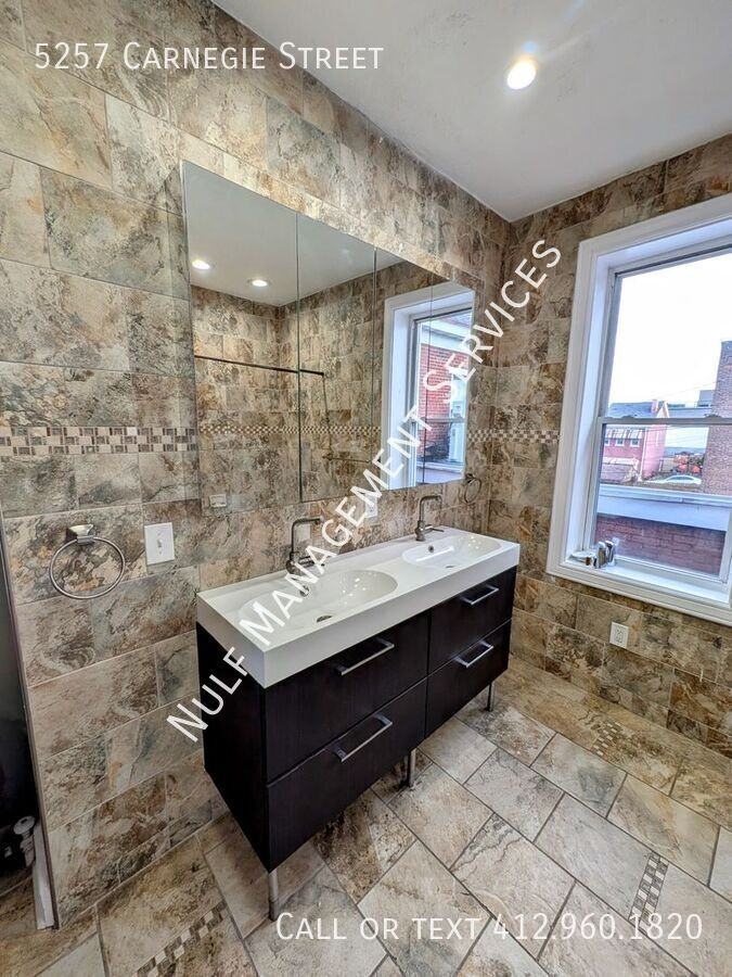 5257 Carnegie St - Photo 6 of 20
