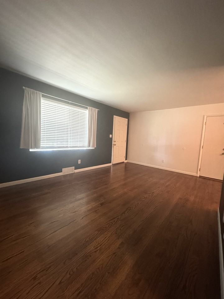3901 Nw 56th St #1 - Photo 4 of 19