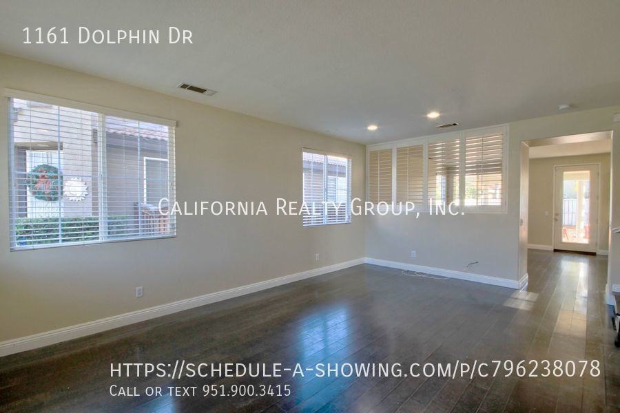 1161 Dolphin Dr - Photo 4 of 26