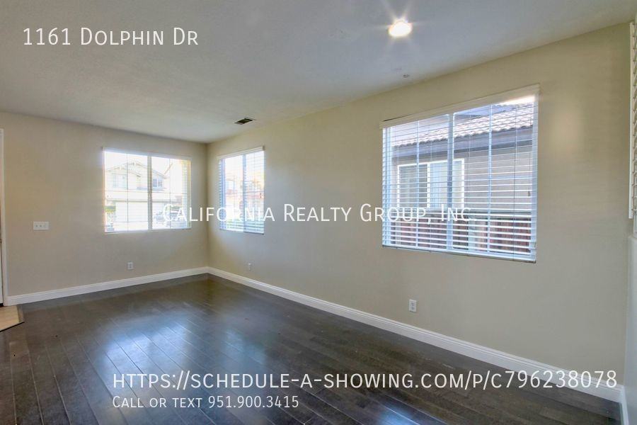 1161 Dolphin Dr - Photo 5 of 26