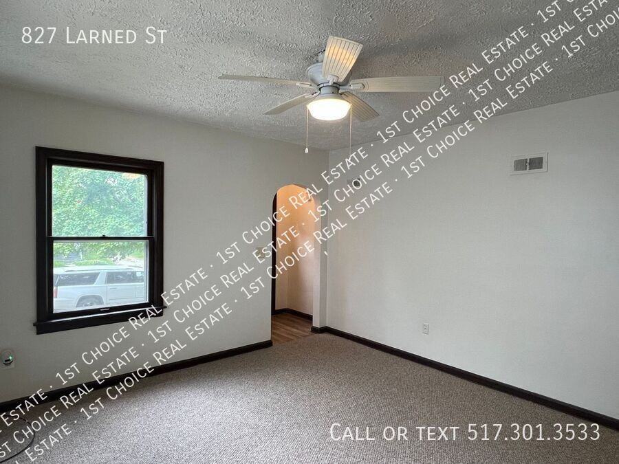 827 Larned St - Photo 2 of 21