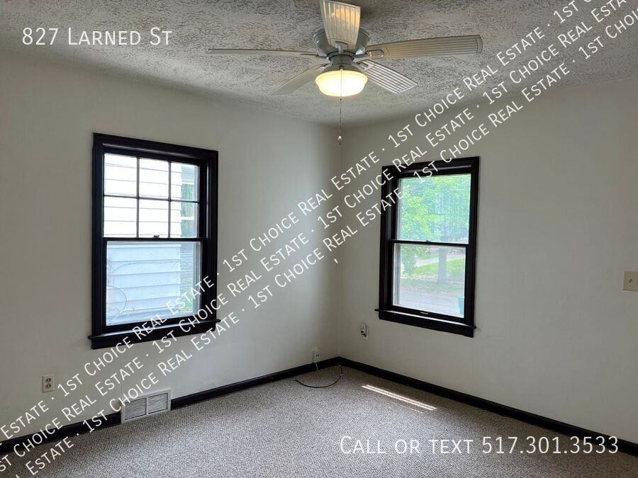 827 Larned St - Photo 3 of 21