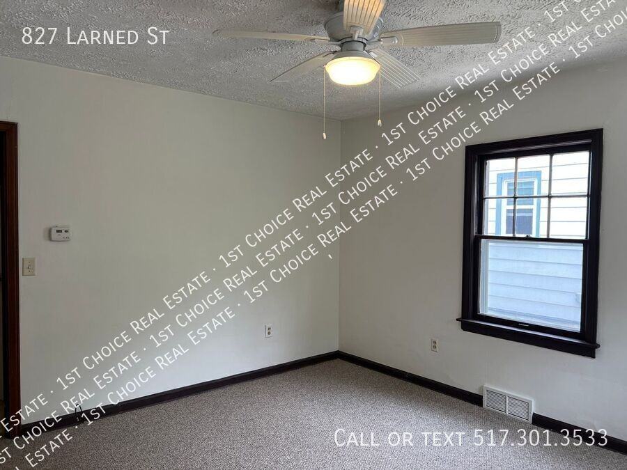 827 Larned St - Photo 4 of 21