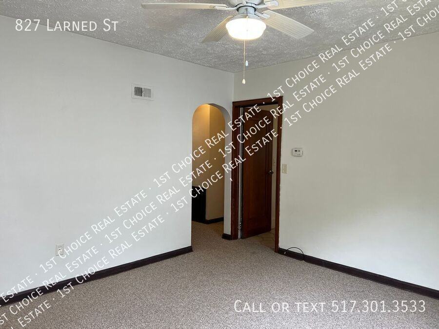 827 Larned St - Photo 5 of 21