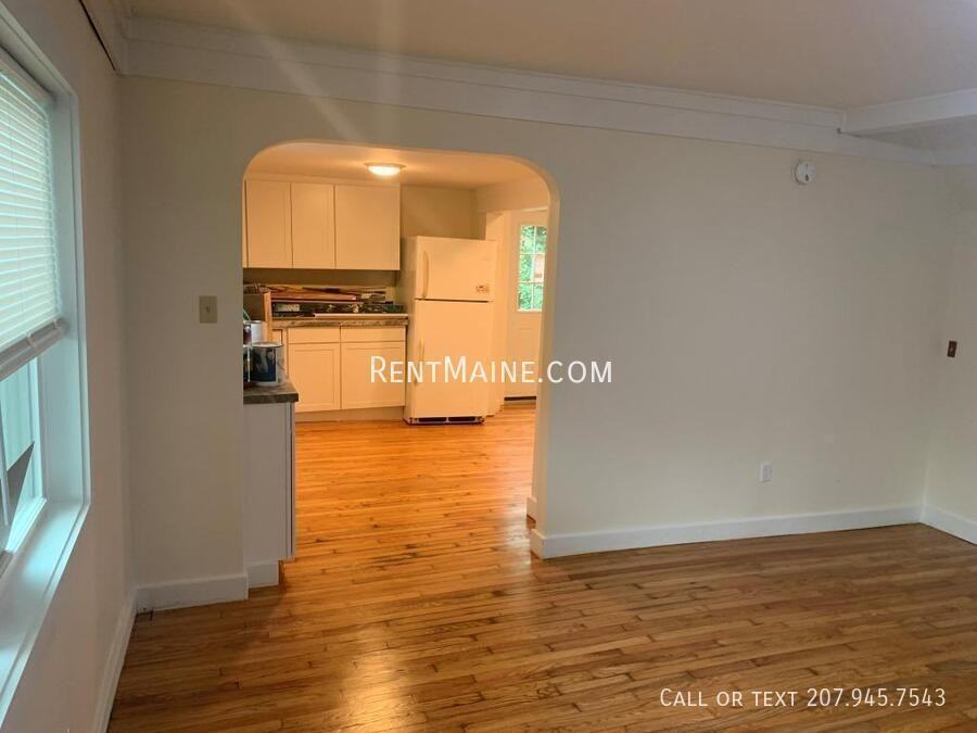 558 S Main St - Photo 3 of 17