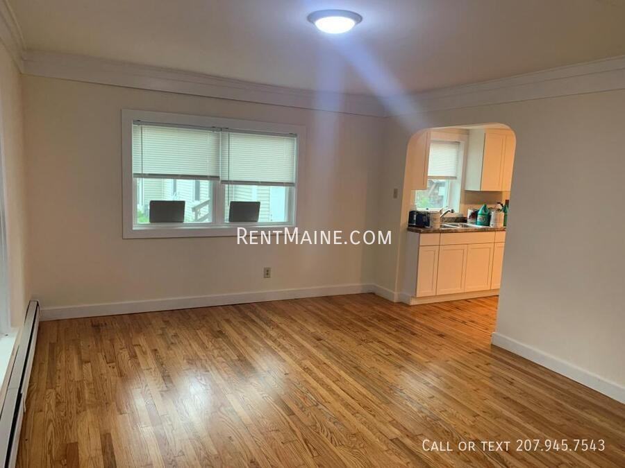 558 S Main St - Photo 4 of 17