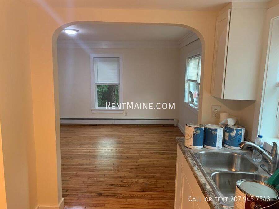 558 S Main St - Photo 7 of 17
