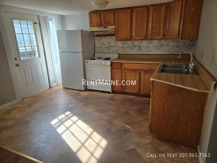 101 3rd St #1 - Photo 2 of 11