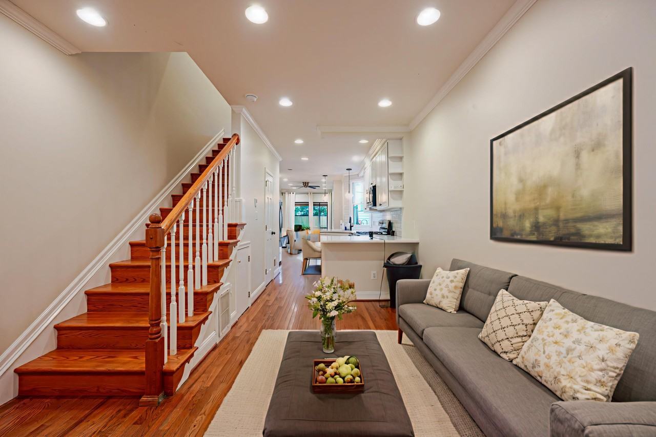 1524 Constitution Ave Ne - Photo 2 of 24