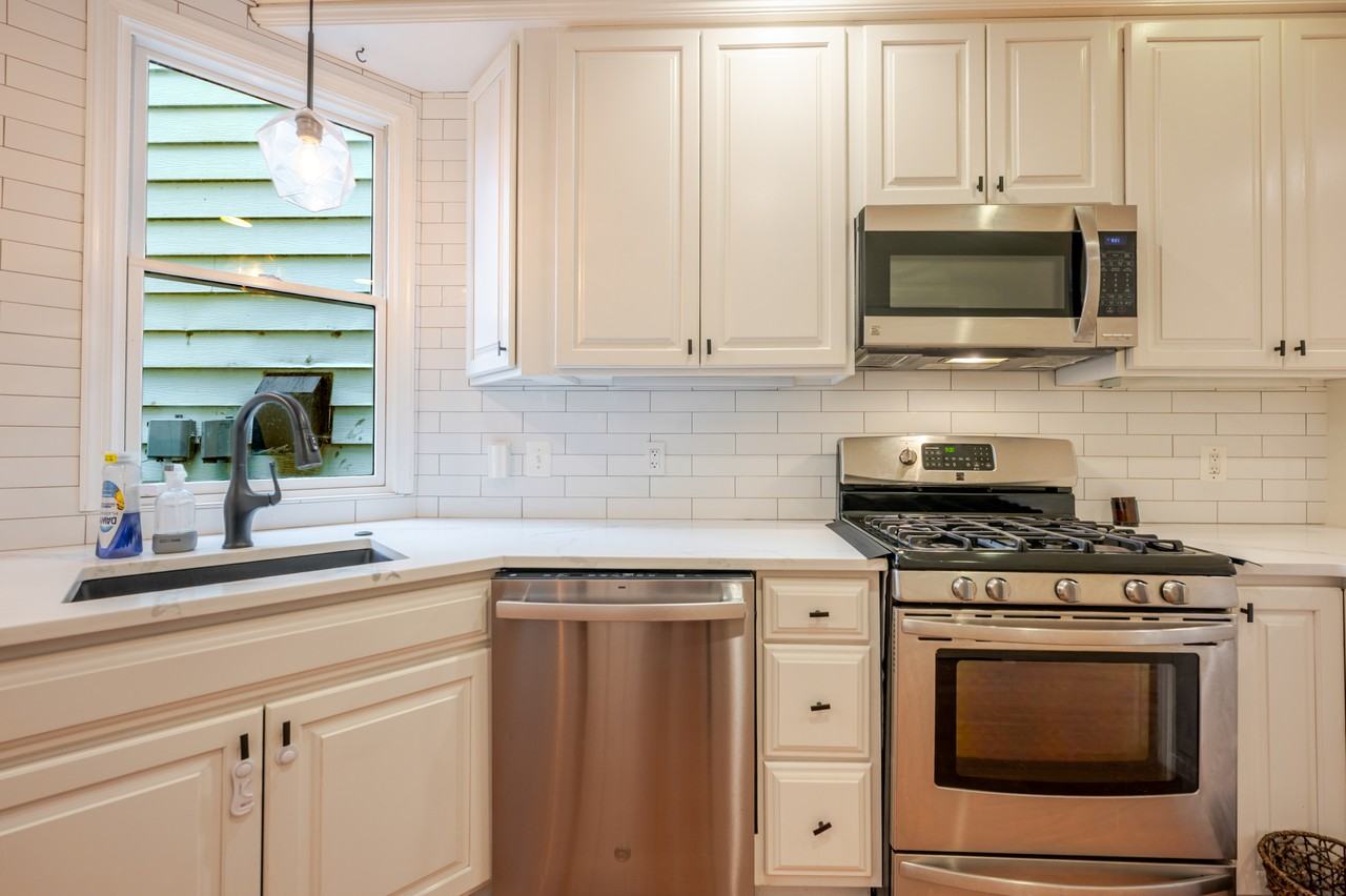 1524 Constitution Ave Ne - Photo 4 of 24