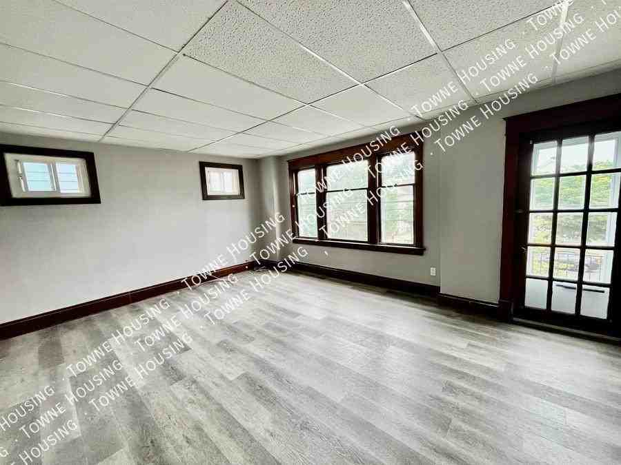 122 Lincoln Blvd - Photo 3 of 15