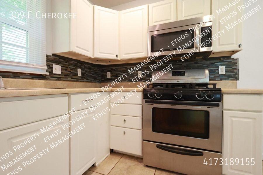 309 E Cherokee St - Photo 4 of 9