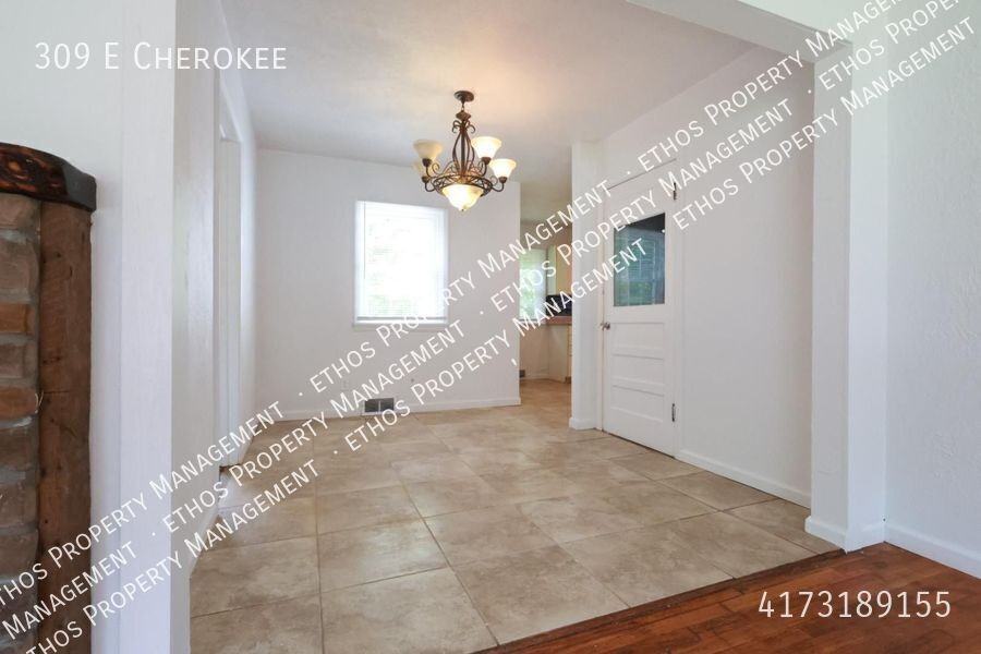 309 E Cherokee St - Photo 5 of 9