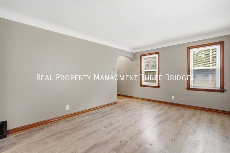 249 S Hartnett Ave - Photo 2 of 21