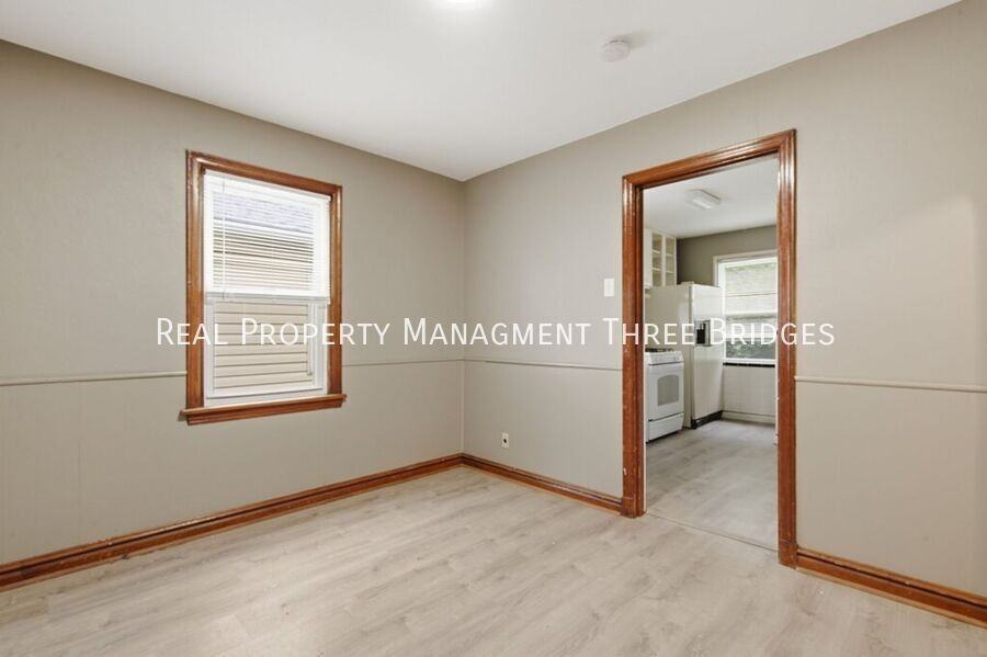 249 S Hartnett Ave - Photo 3 of 21