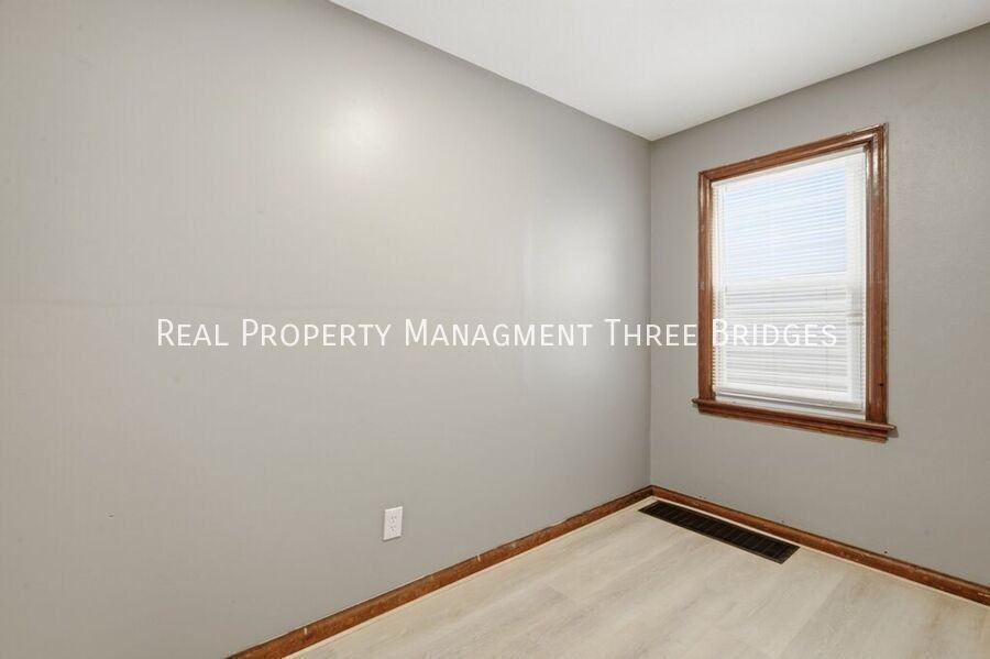 249 S Hartnett Ave - Photo 5 of 21