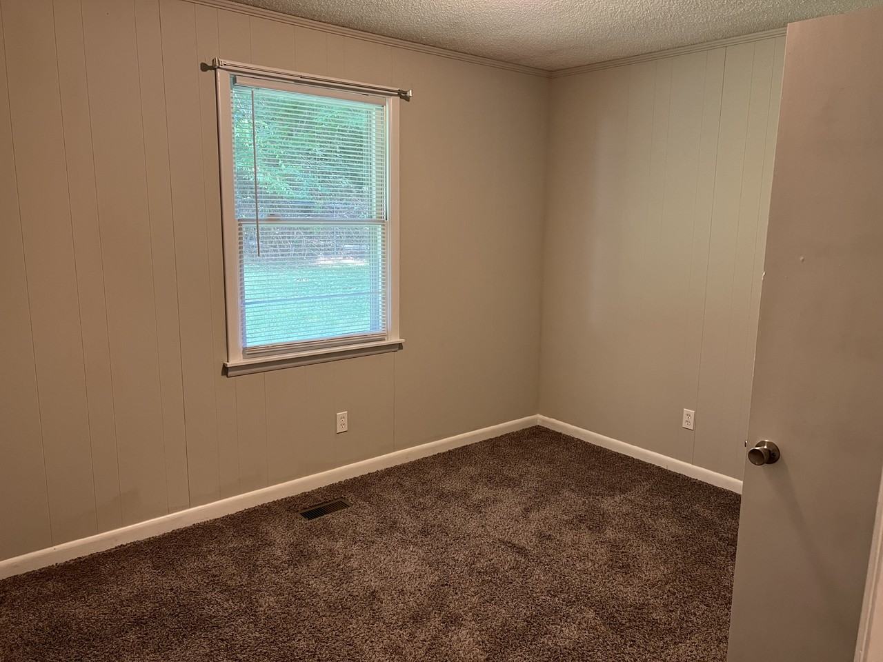 202 Williams St - Photo 5 of 11