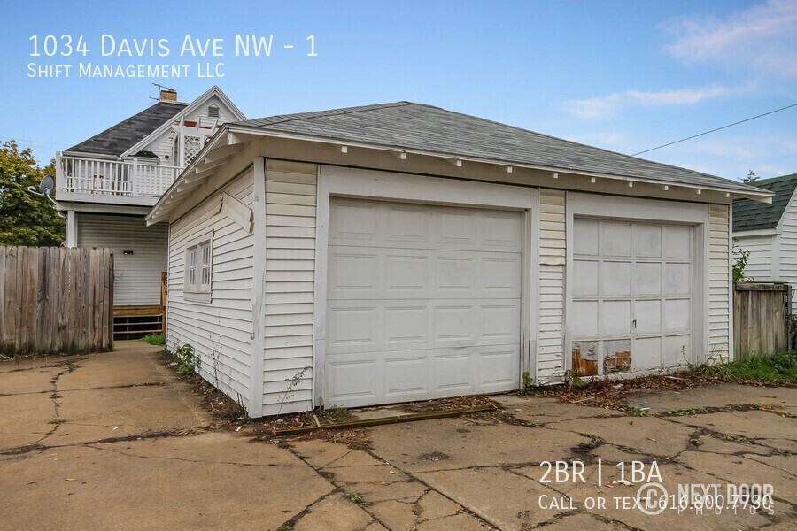 1034 Davis Ave Nw #1 - Photo 4 of 21