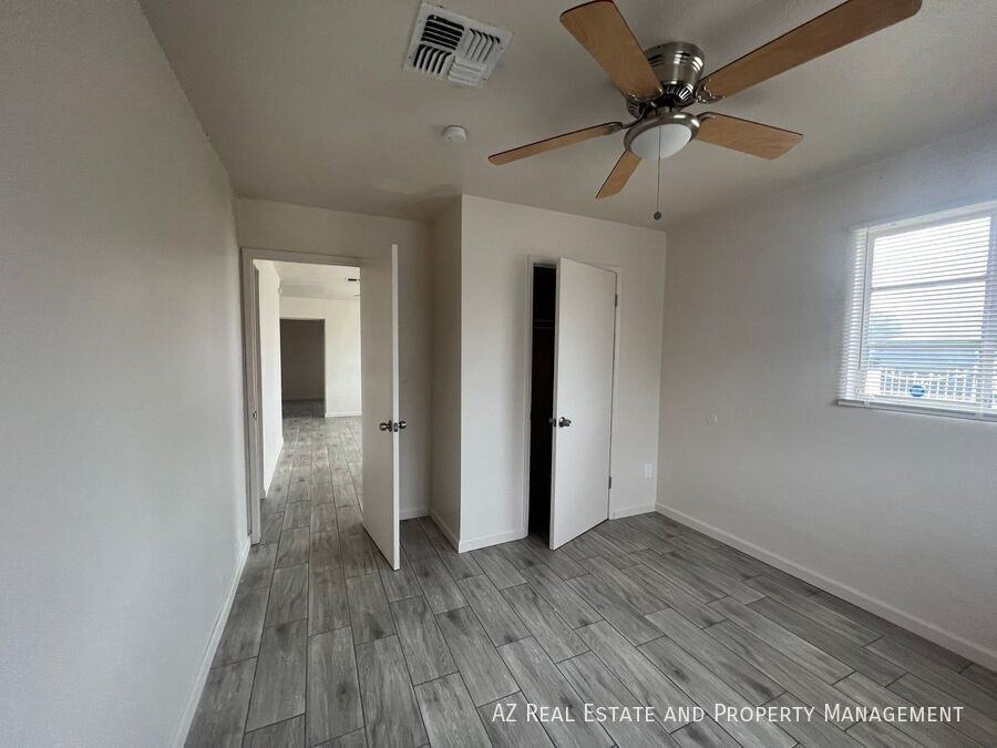 2233 E Wood St - Photo 5 of 25