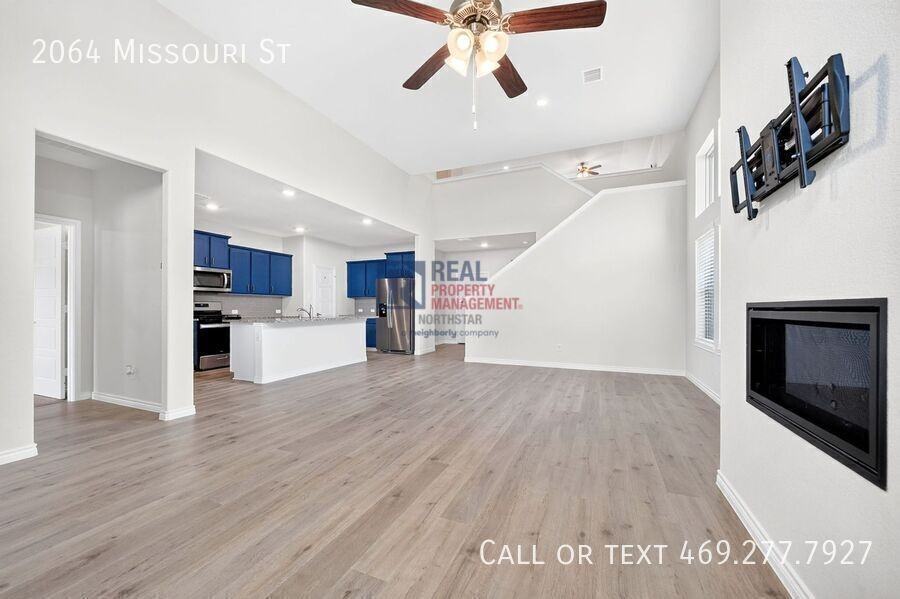 2064 Missouri St - Photo 6 of 35