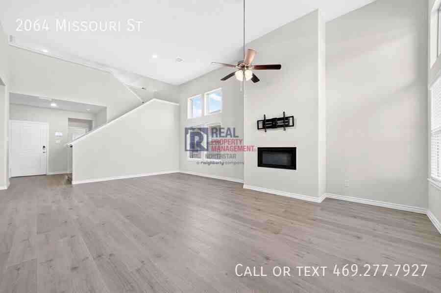 2064 Missouri St - Photo 7 of 35