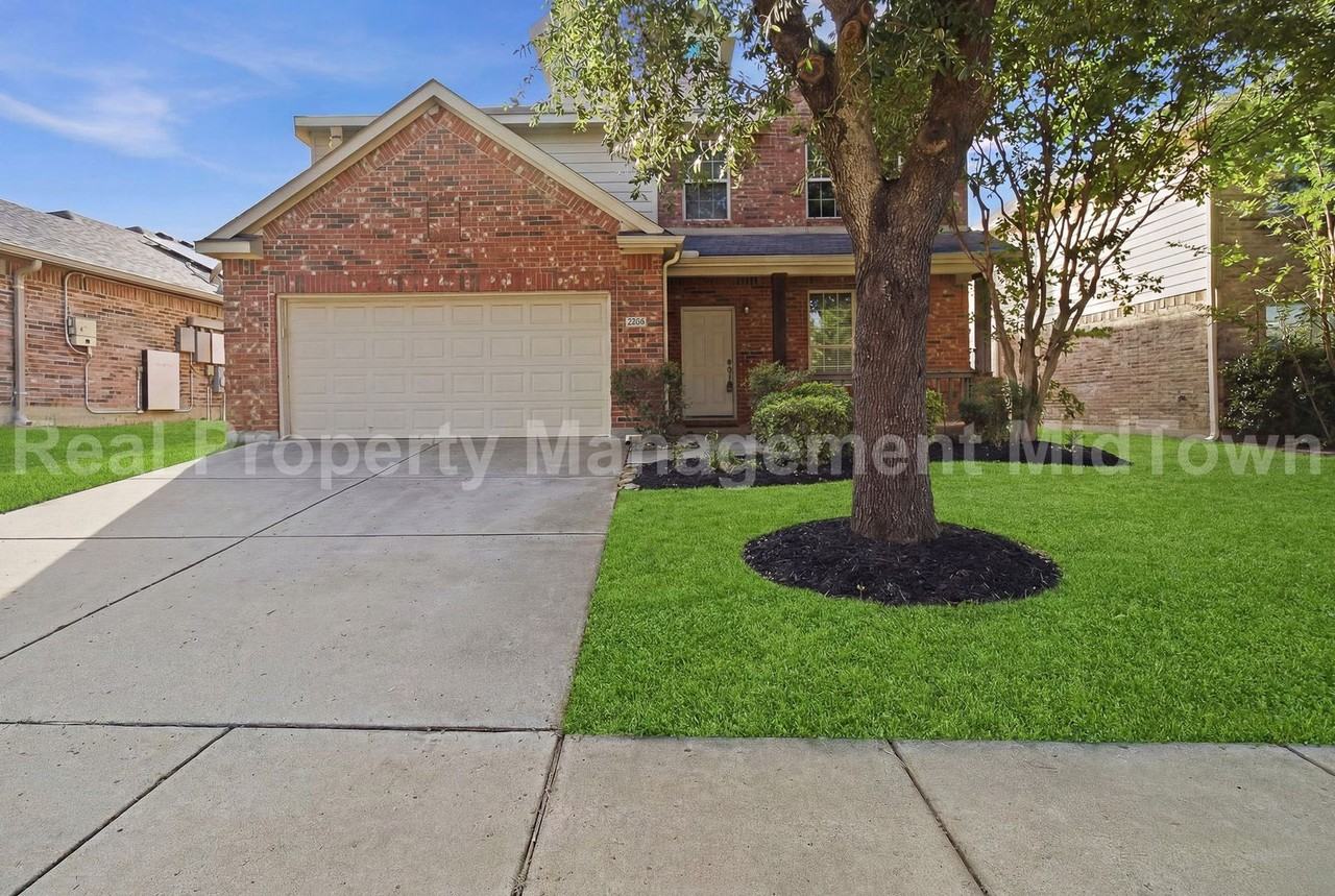 12620 Summerwood Dr - Photo 2 of 36