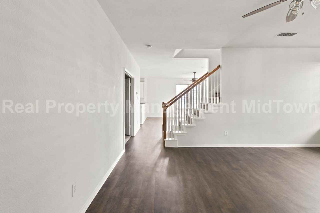 12620 Summerwood Dr - Photo 3 of 36