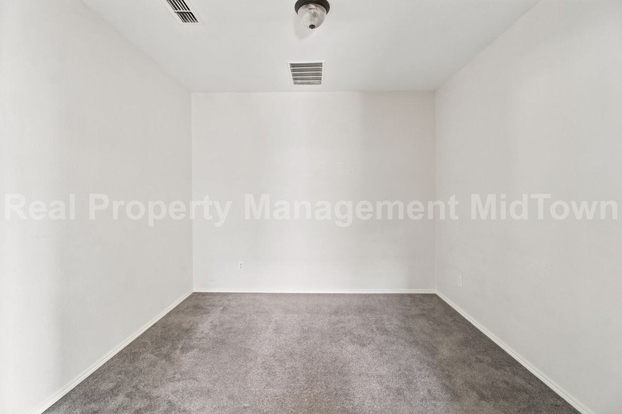 12620 Summerwood Dr - Photo 5 of 36