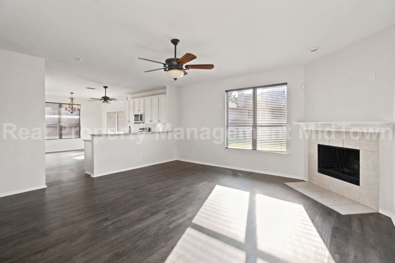 12620 Summerwood Dr - Photo 6 of 36