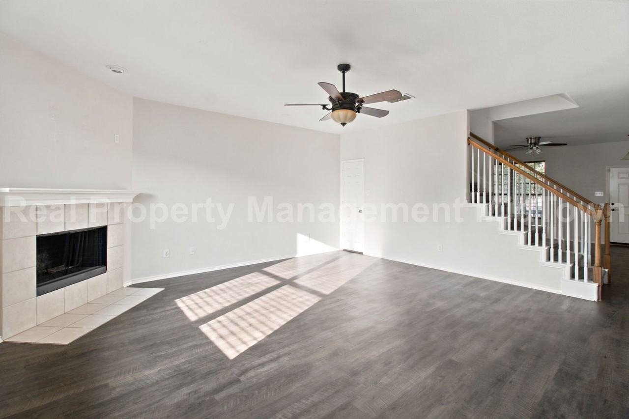 12620 Summerwood Dr - Photo 7 of 36