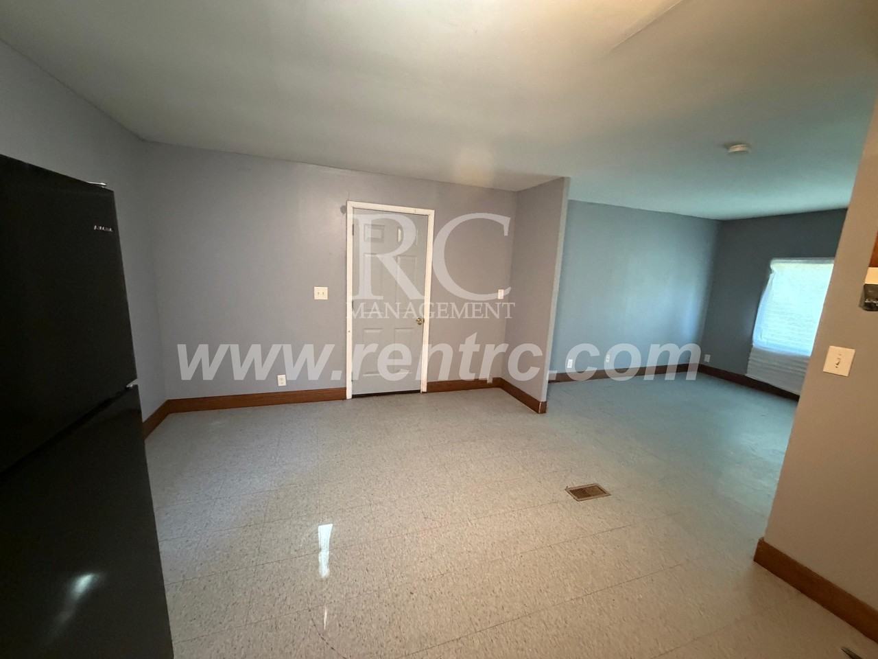 907 Moore St - Photo 2 of 13