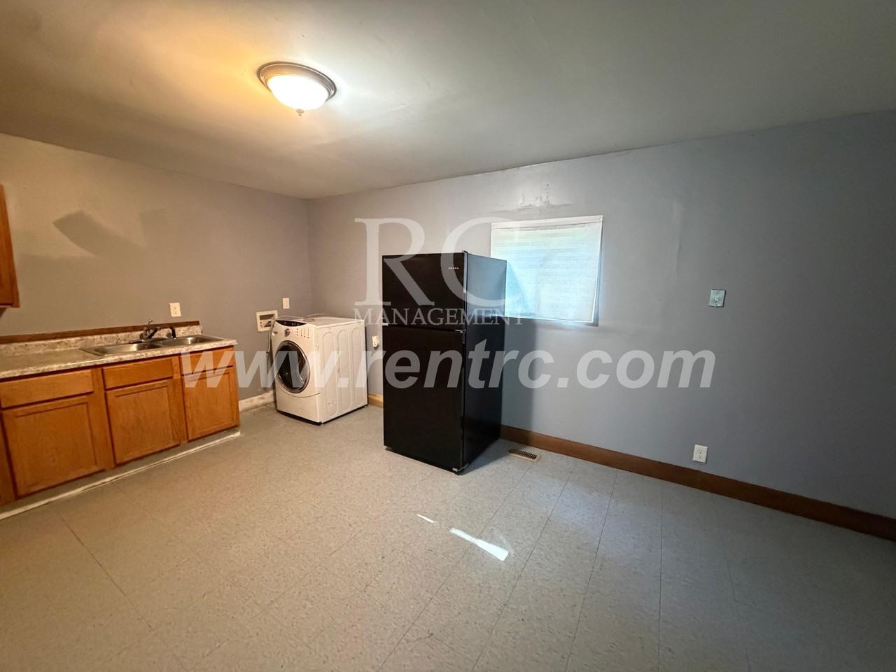907 Moore St - Photo 3 of 13