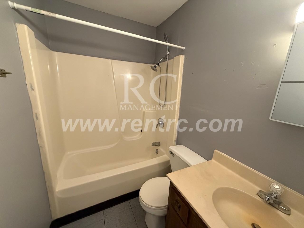 907 Moore St - Photo 4 of 13