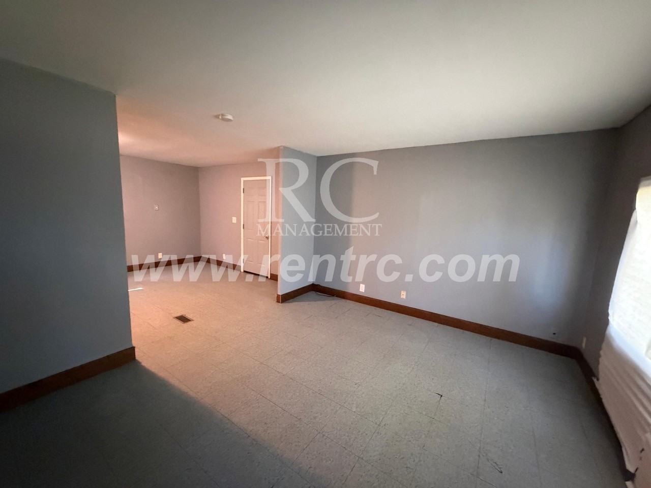 907 Moore St - Photo 6 of 13