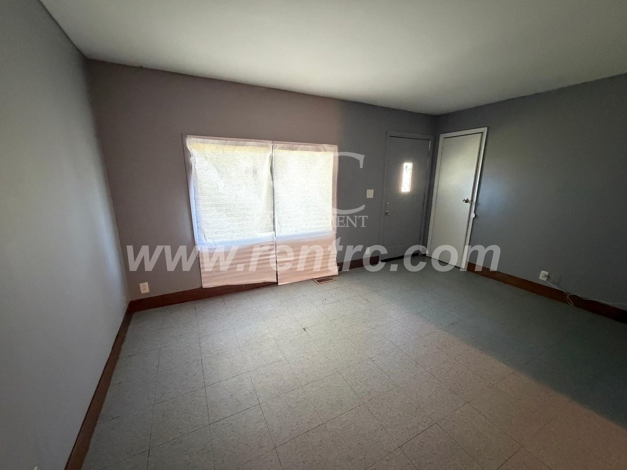907 Moore St - Photo 7 of 13