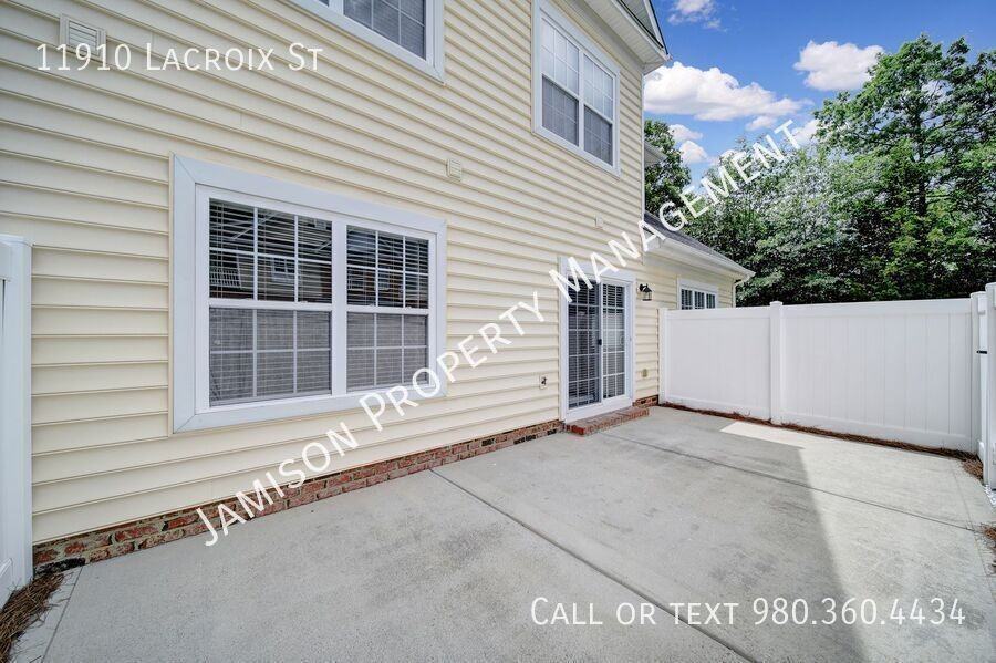 11910 Lacroix St - Photo 2 of 24
