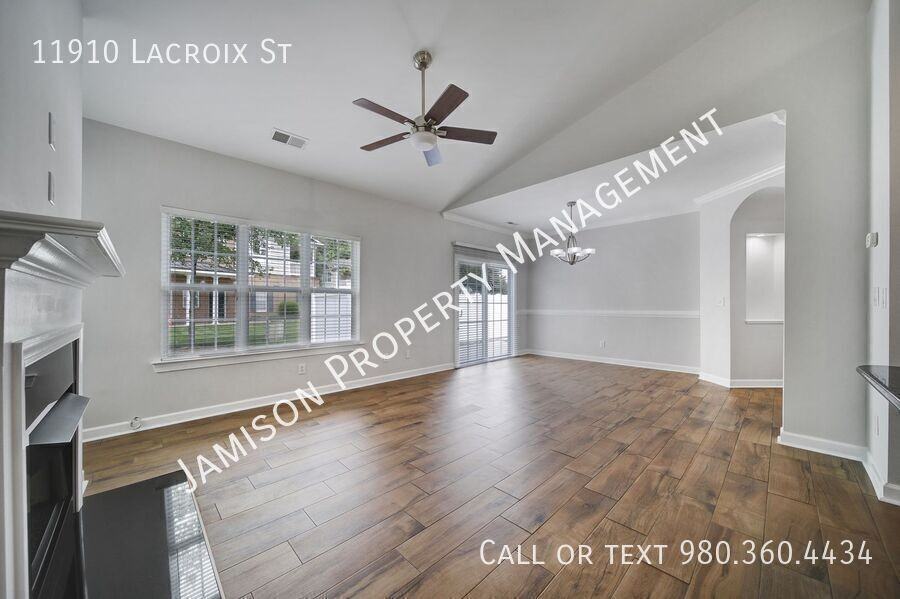 11910 Lacroix St - Photo 4 of 24