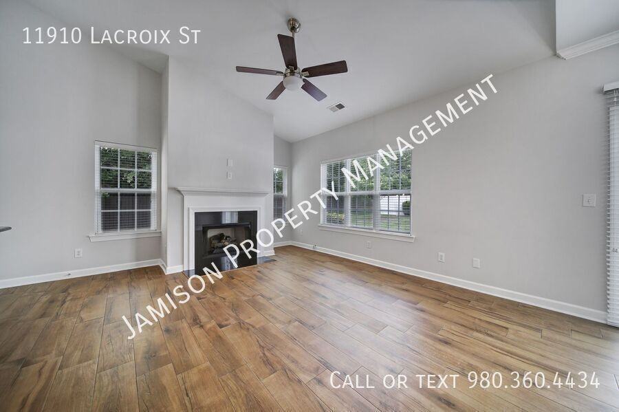 11910 Lacroix St - Photo 5 of 24