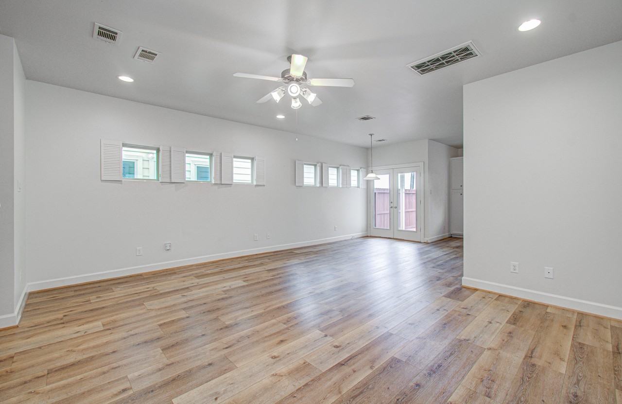 624 E 39th St #1 - Photo 4 of 20