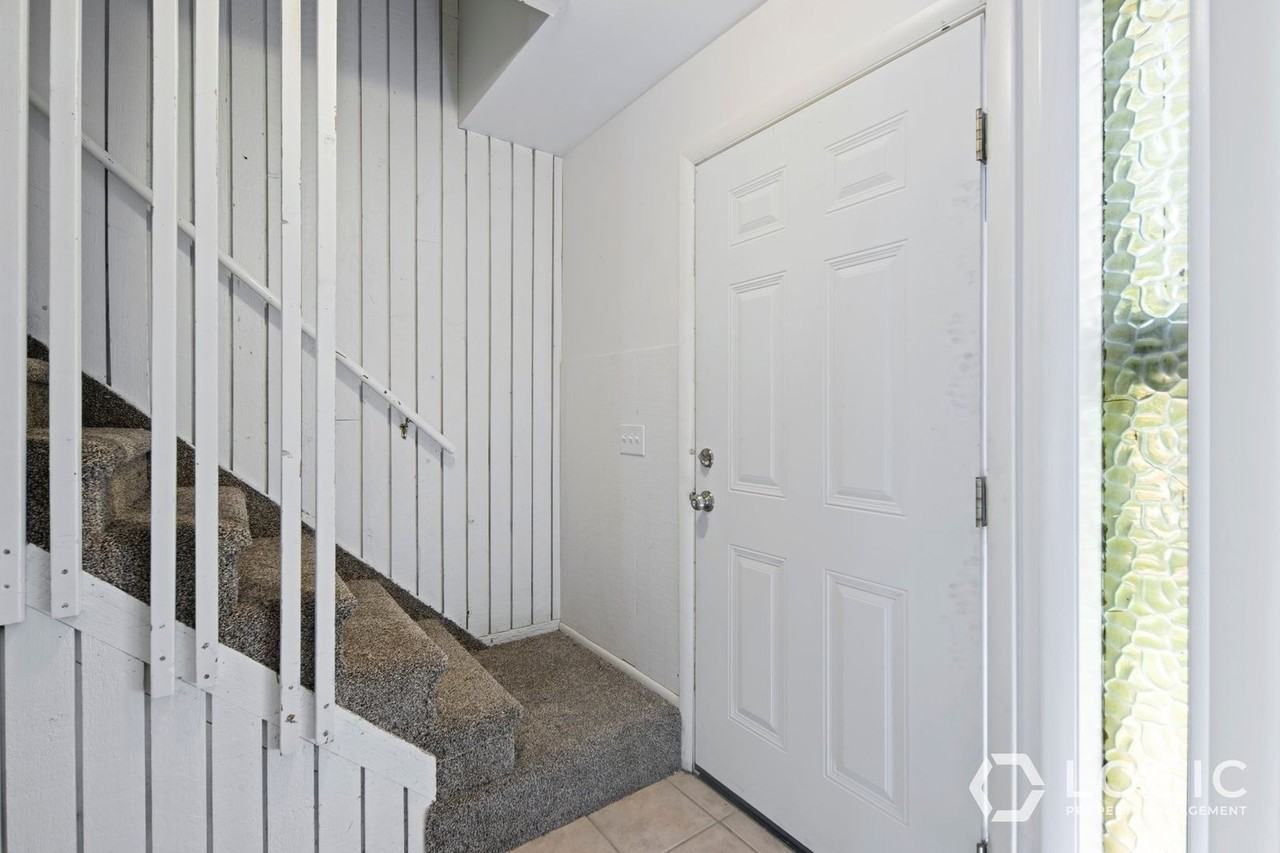 1815 N Woodside Dr #B - Photo 3 of 25