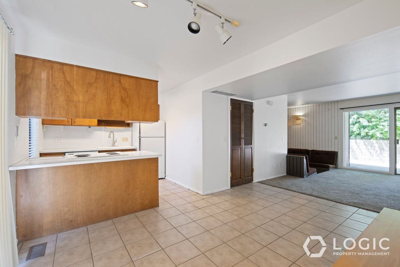 1815 N Woodside Dr #B - Photo 4 of 25
