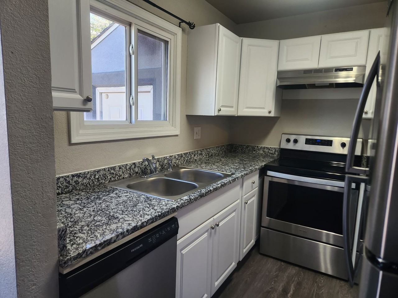 223 N Race St #C - Photo 4 of 26