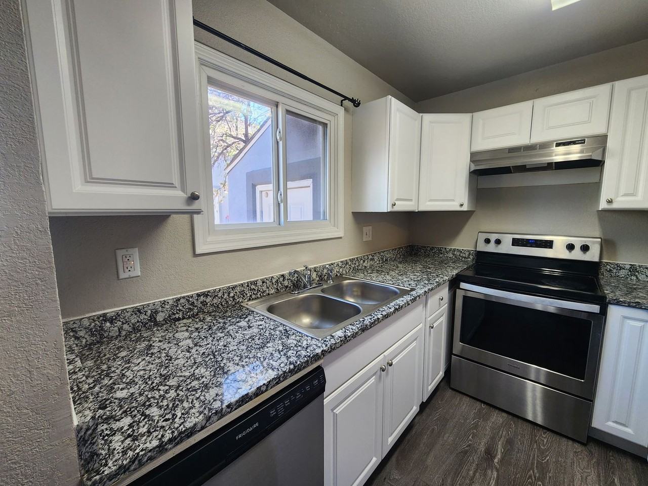 223 N Race St #C - Photo 7 of 26