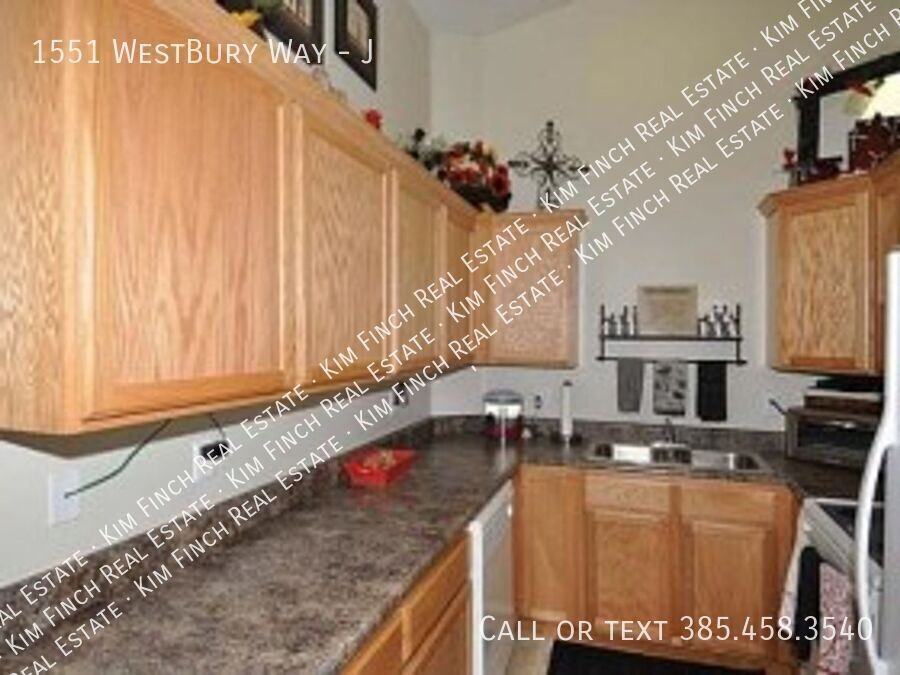 1551 Westbury Way #J - Photo 4 of 46