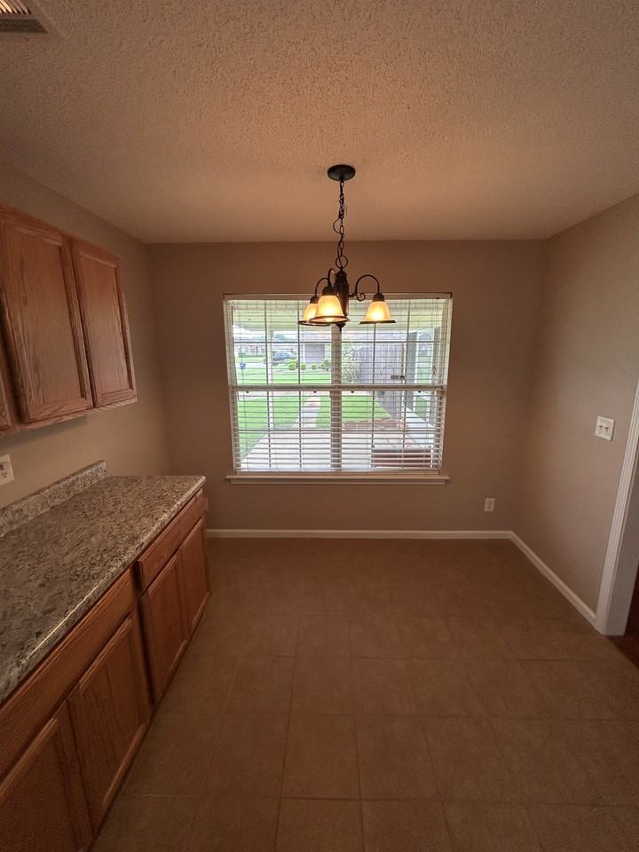 141 Barnes Ct - Photo 5 of 17